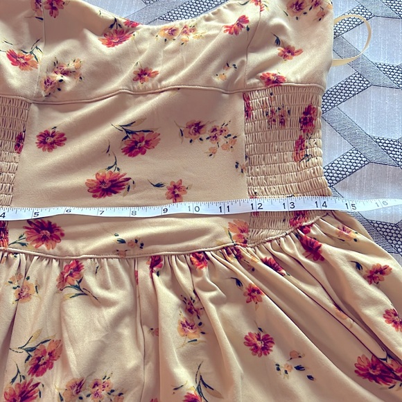 Floral Yellow Romper size Medium NWT - Picture 7 of 8